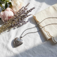 Thumbnail for Collier Médaillon Photo Coeur Floral