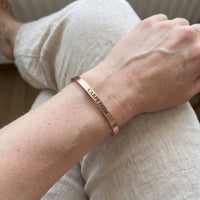 Thumbnail for Bracelet gravé — photo portée, taille réelle, or rose | SKU: cp-rg