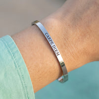 Thumbnail for Bracelet carpe diem — gros plan sur les détails, argent | SKU: cp-wg