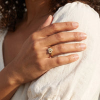 Thumbnail for Bague coeur or — gros plan sur les détails, or | SKU: lecoeur