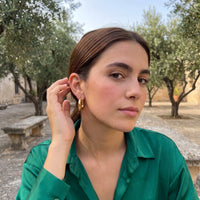 Thumbnail for Créoles épaisses — photo portée, geste du quotidien, or | SKU: lesbrillantes