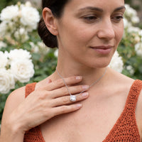 Thumbnail for Collier mariage — photo portée, geste du quotidien, argent | SKU: 505721