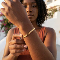 Thumbnail for Bracelet message — photo portée, geste du quotidien, or | SKU: 8174603-gold-color