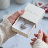 Thumbnail for Collier Médaillon Photo Coeur Floral