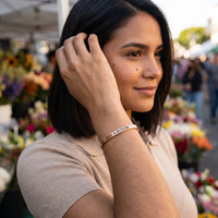 Thumbnail for Bracelet manchette — photo portée, geste du quotidien, or rose | SKU: 2020s-rg