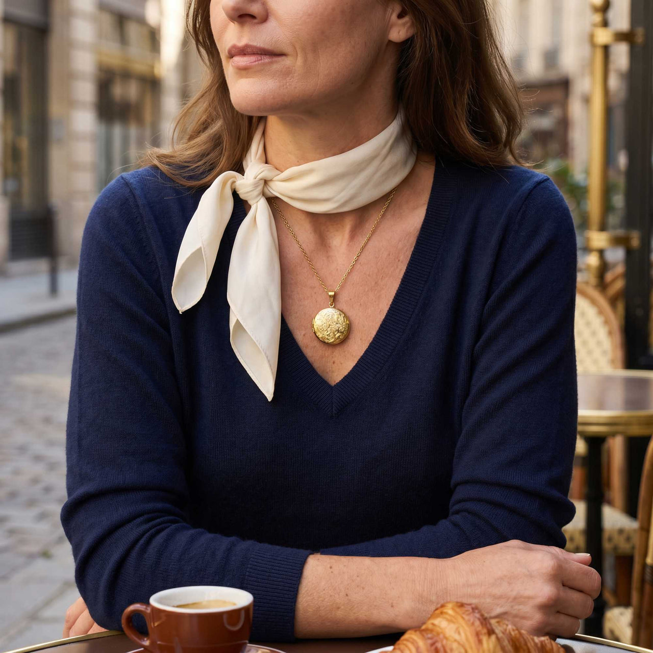 Collier Médaillon Rond Fleuri