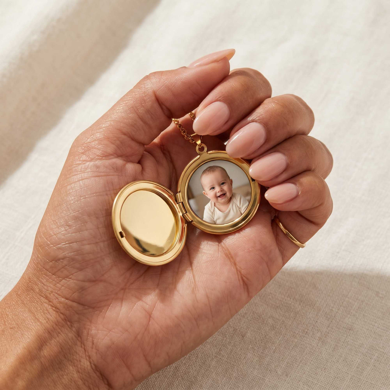 Collier Médaillon Rond Fleuri