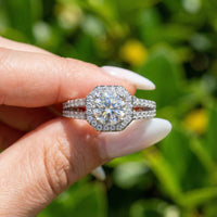 Thumbnail for La Carrée