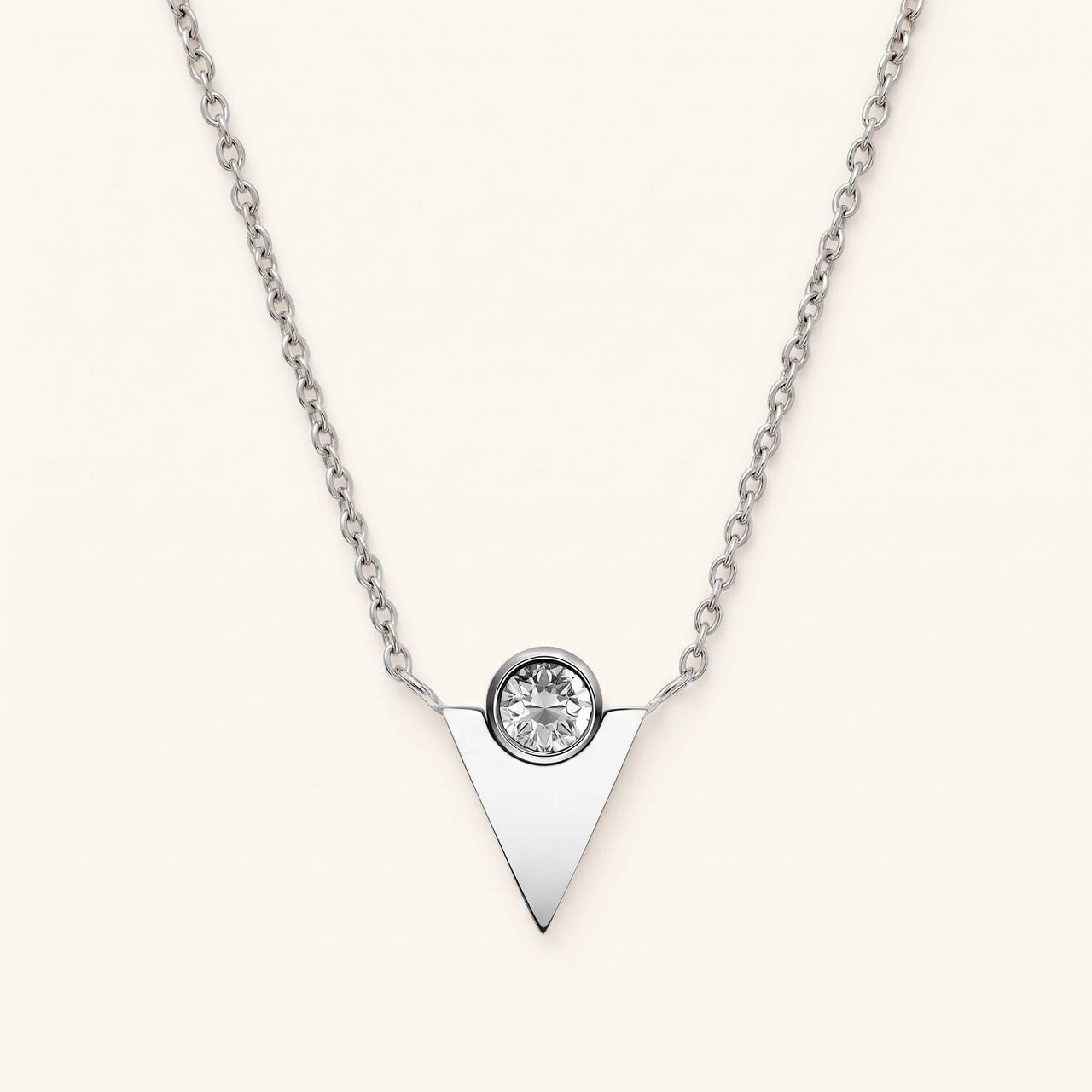 Collier triangle — photo produit sur fond blanc, argent | SKU: 18048714-rhodium-plated