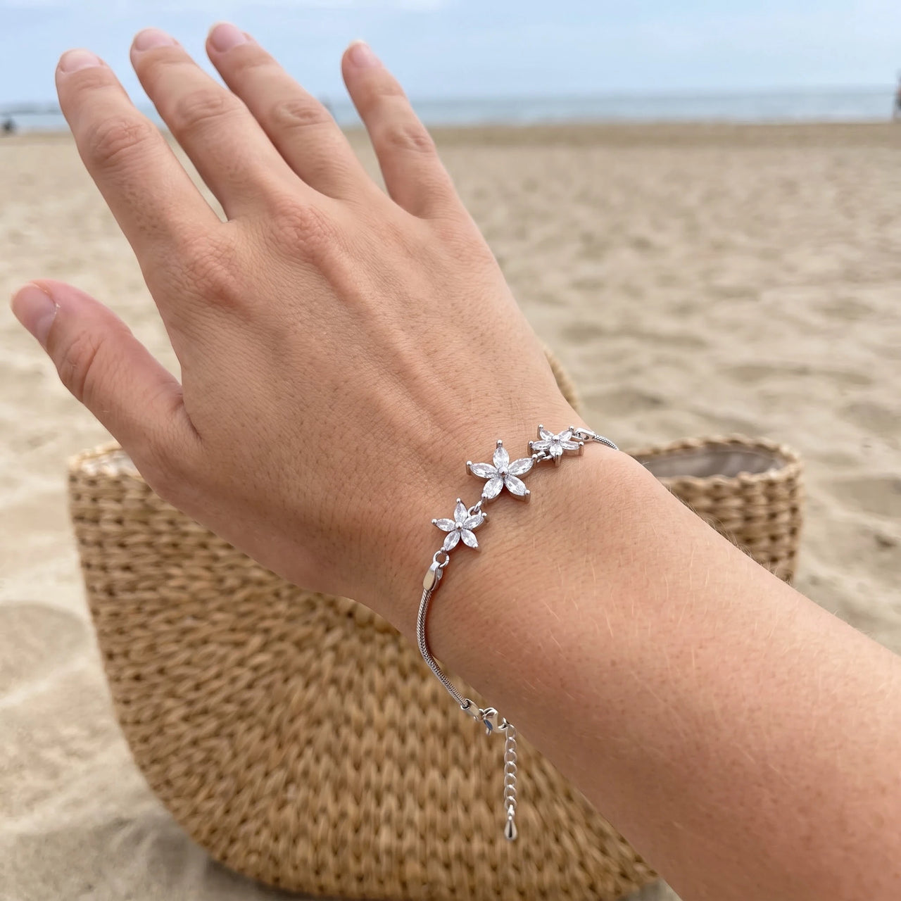 Bracelet chaîne — photo portée, taille réelle, argent | SKU: 422177-white-gold-XS-S