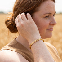 Thumbnail for Bracelet confiance en soi — photo portée, geste du quotidien, or | SKU: bgby-g