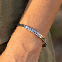 Thumbnail for Bracelet confiance en soi — gros plan sur les détails, argent | SKU: bgby-wg