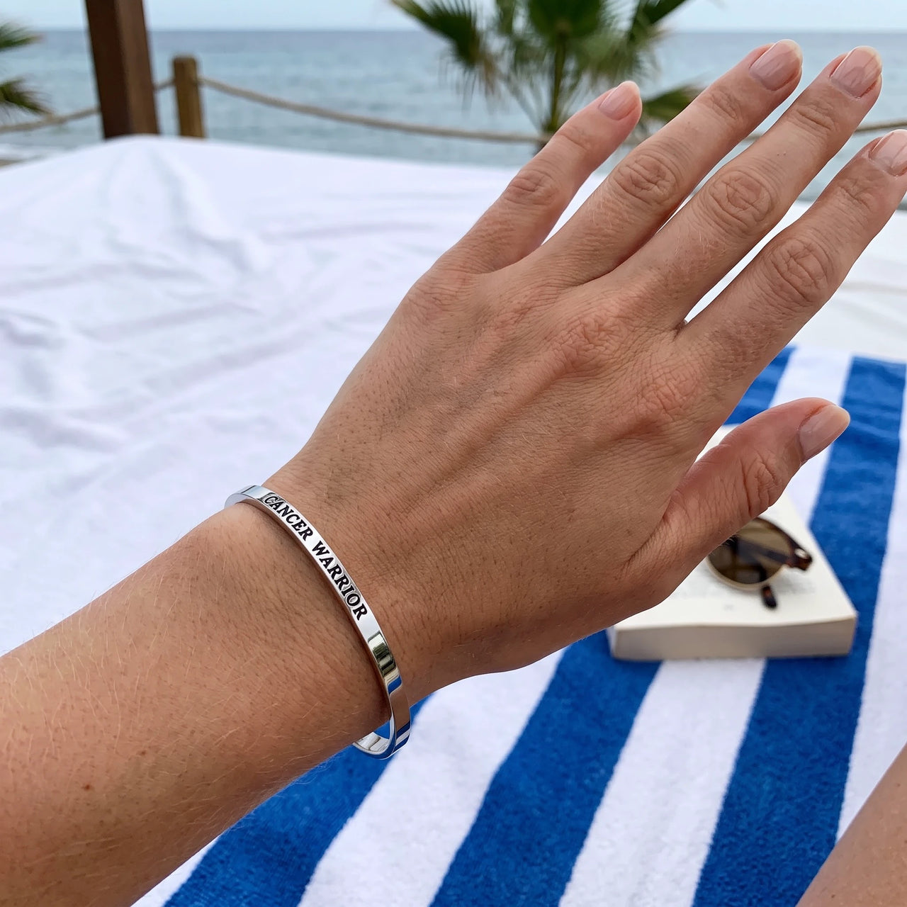 Bracelet octobre rose — photo portée, taille réelle, argent | SKU: 7220397-silver-plated