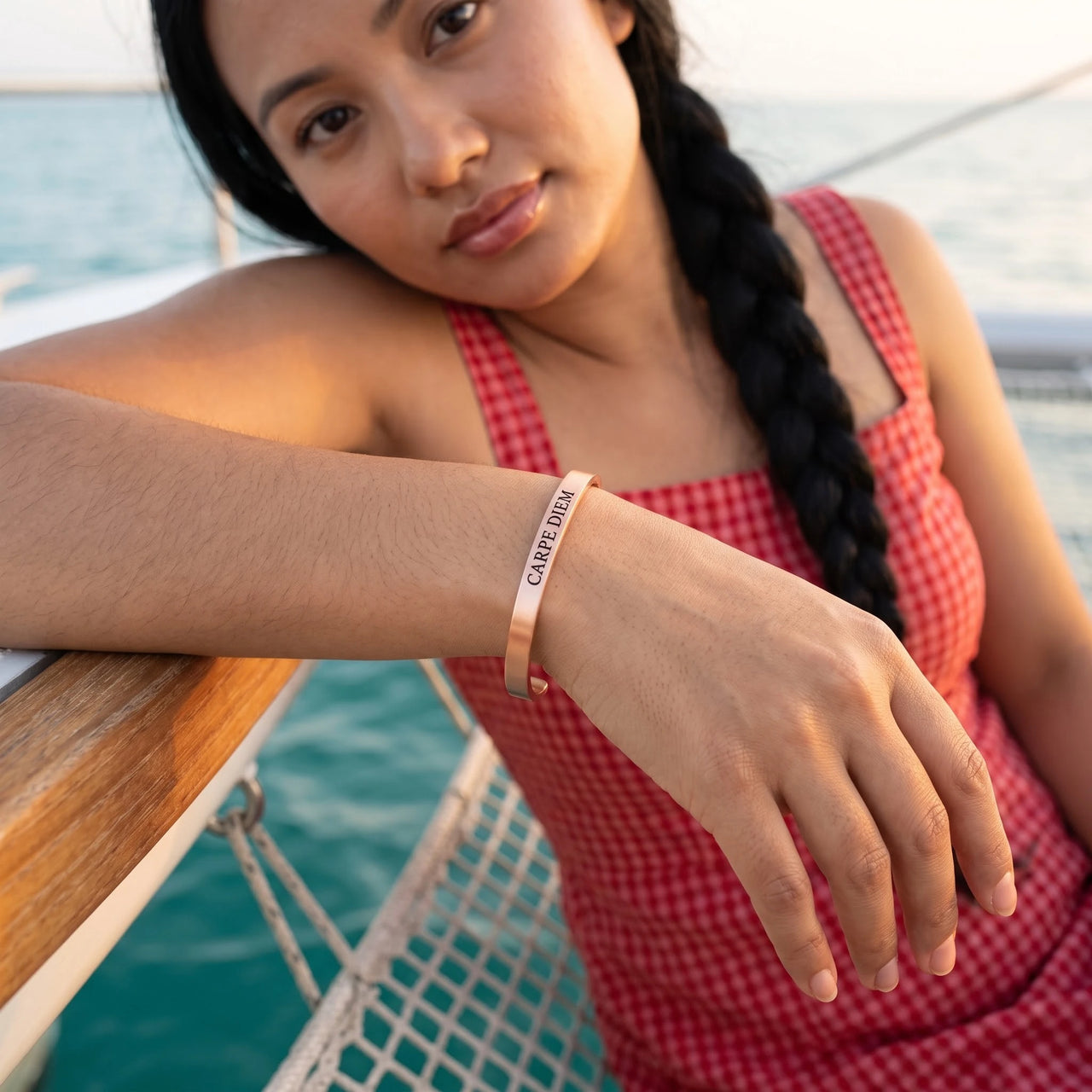 Bracelet carpe diem — photo portée un jour de détente, or rose | SKU: cp-rg