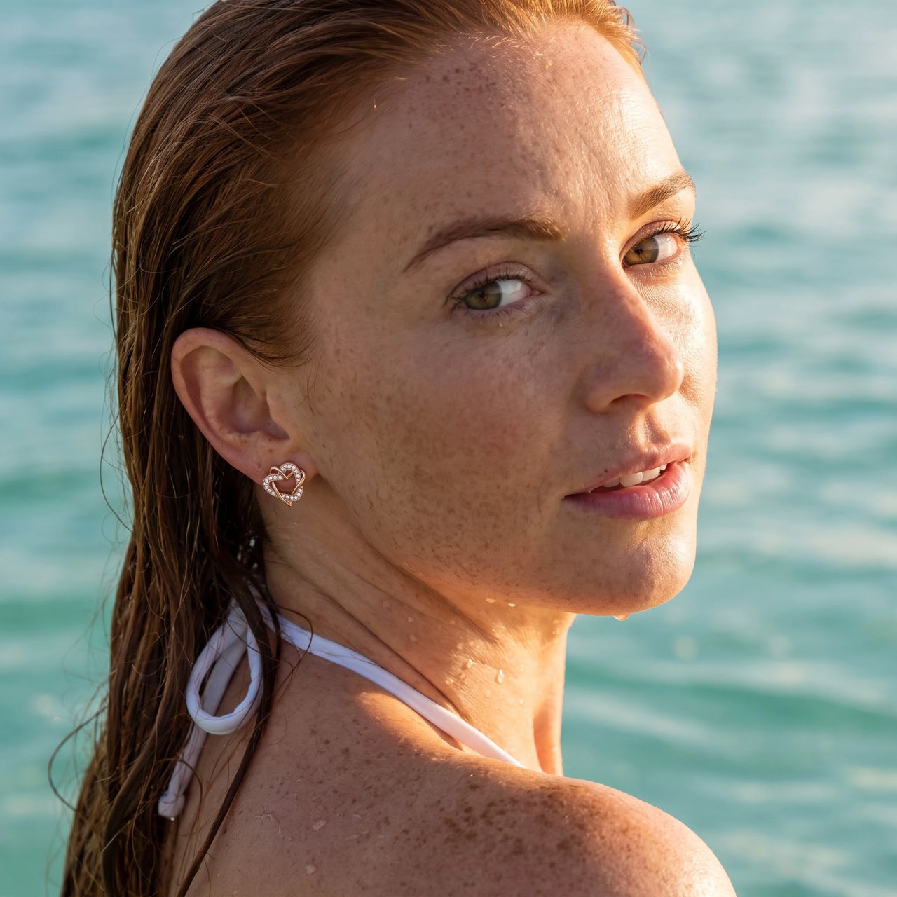 Boucles d'oreilles or rose — photo portée dans l'eau, waterproof, or rose | SKU: 419593-rose-gold