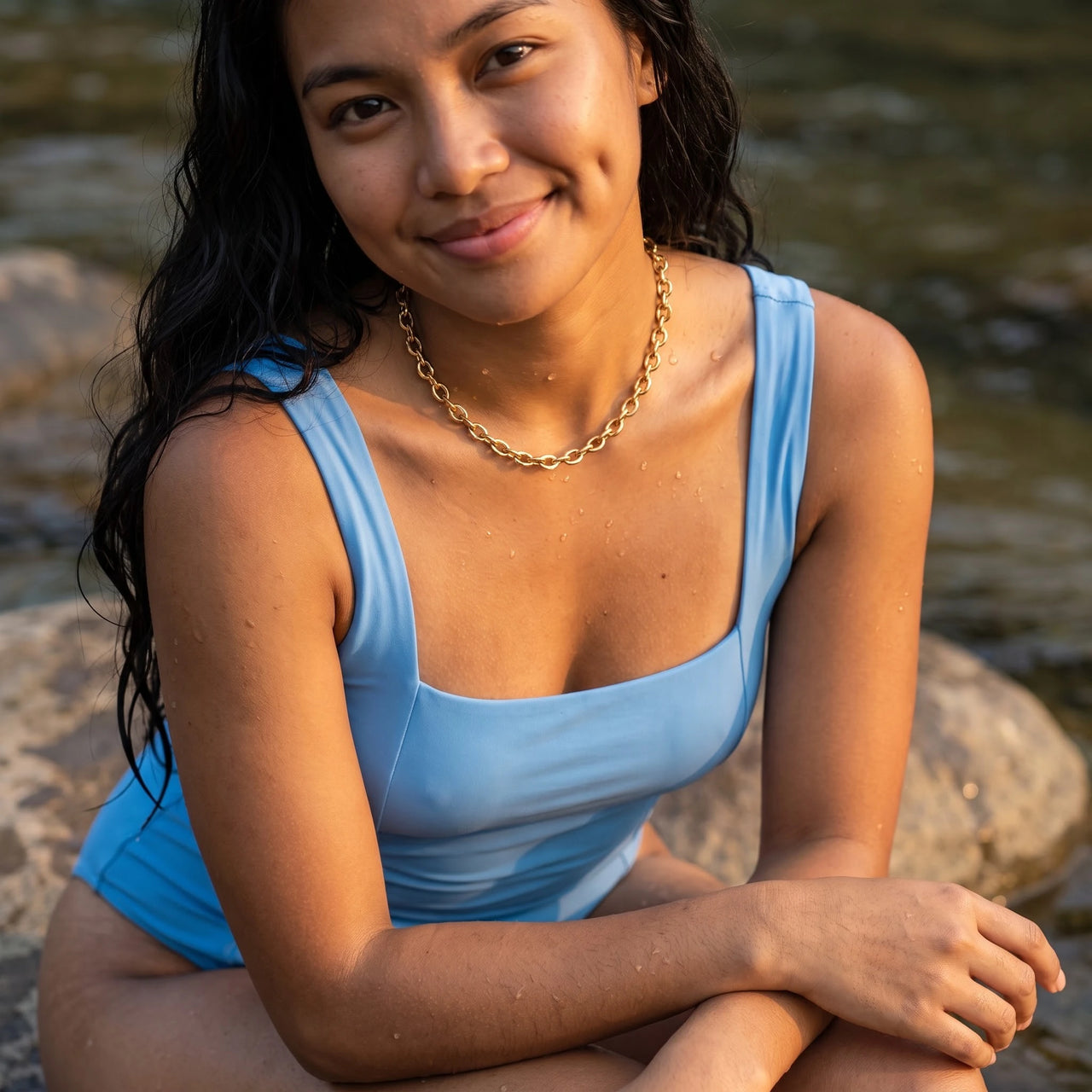 Collier grosse maille — photo portée dans l'eau, waterproof, or | SKU: lachaine