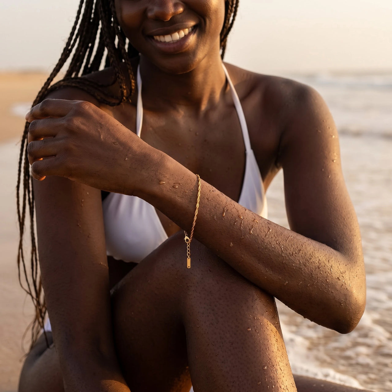 Bracelet doré femme — photo portée dans l'eau, waterproof, or | SKU: lafinesse