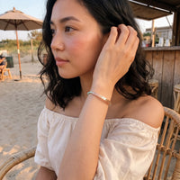 Thumbnail for Bracelet fil — photo portée, geste du quotidien, or rose | SKU: lamenthe-rg