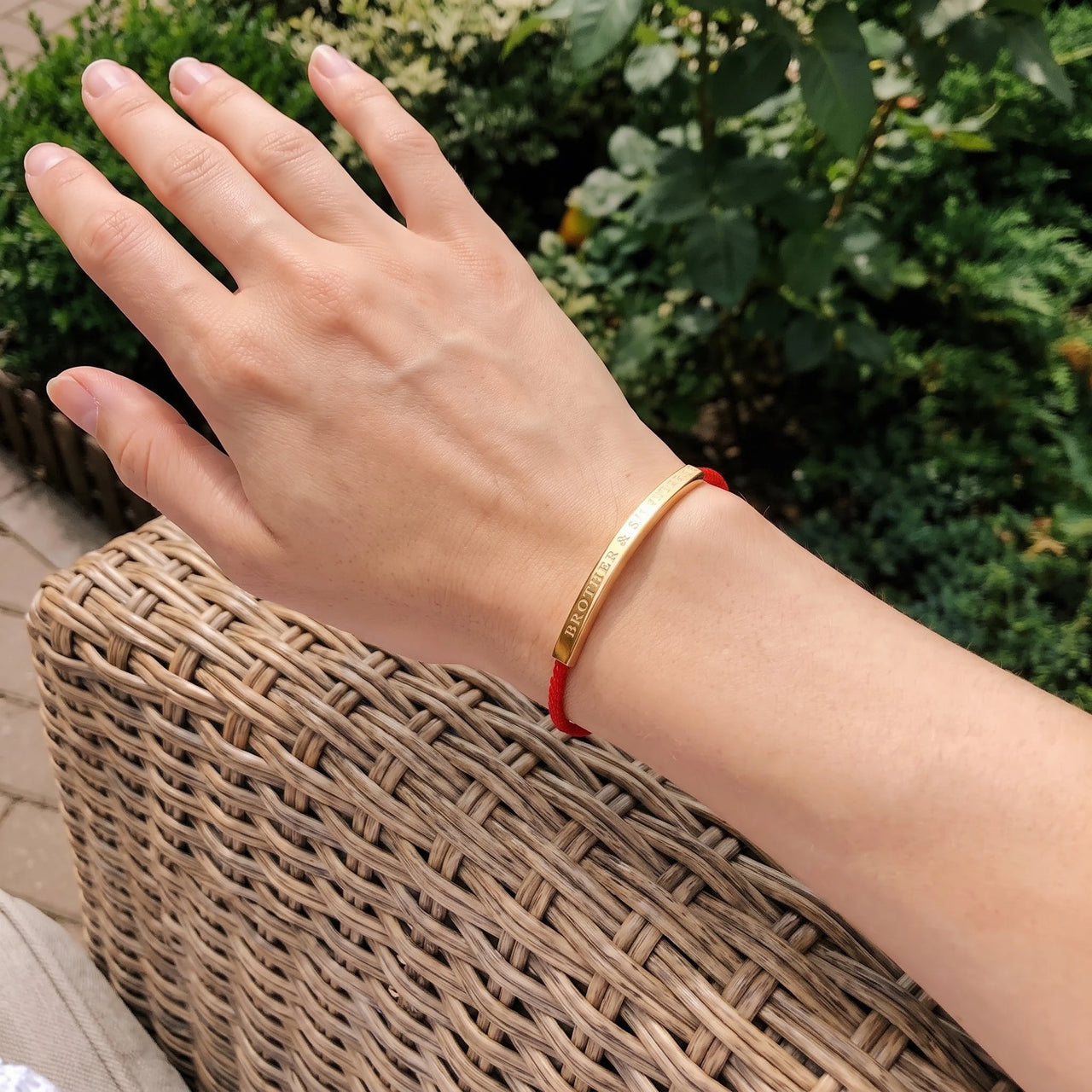 Bracelet cordon — photo portée, taille réelle, or | SKU: lamour-g
