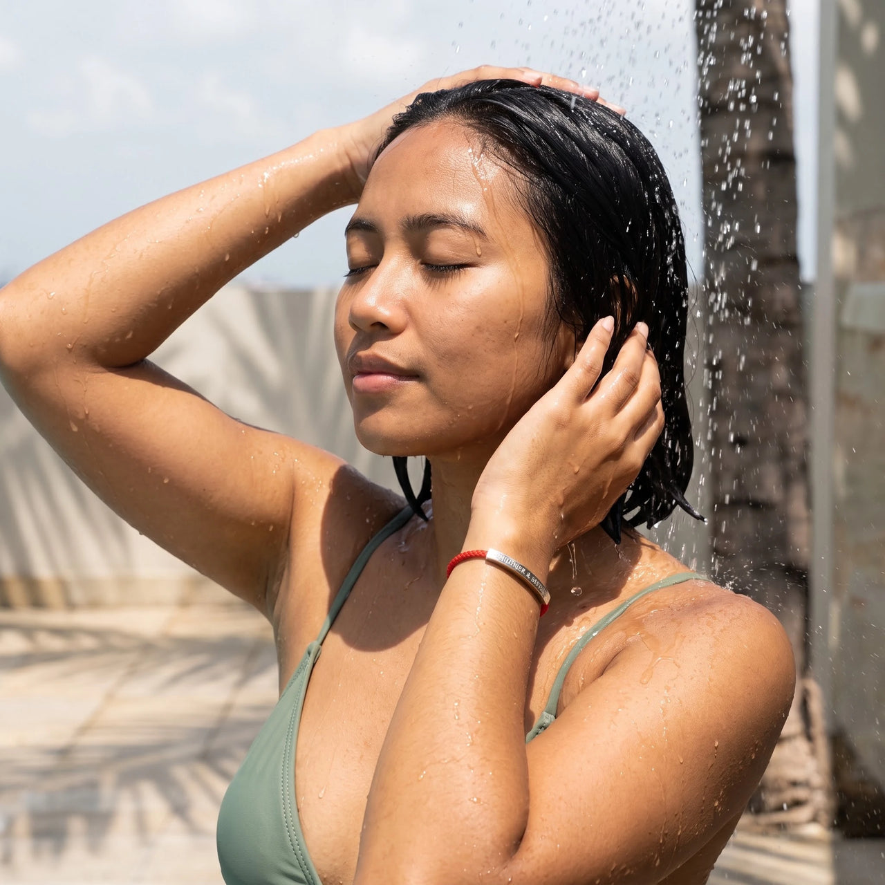 Bracelet amitié — photo portée sous la douche, waterproof, argent | SKU: lamour-wg