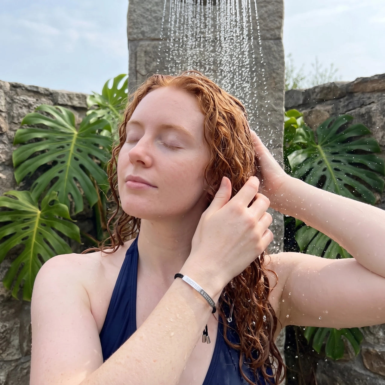 Bracelet noir — photo portée sous la douche, waterproof, argent | SKU: lecaviar-wg