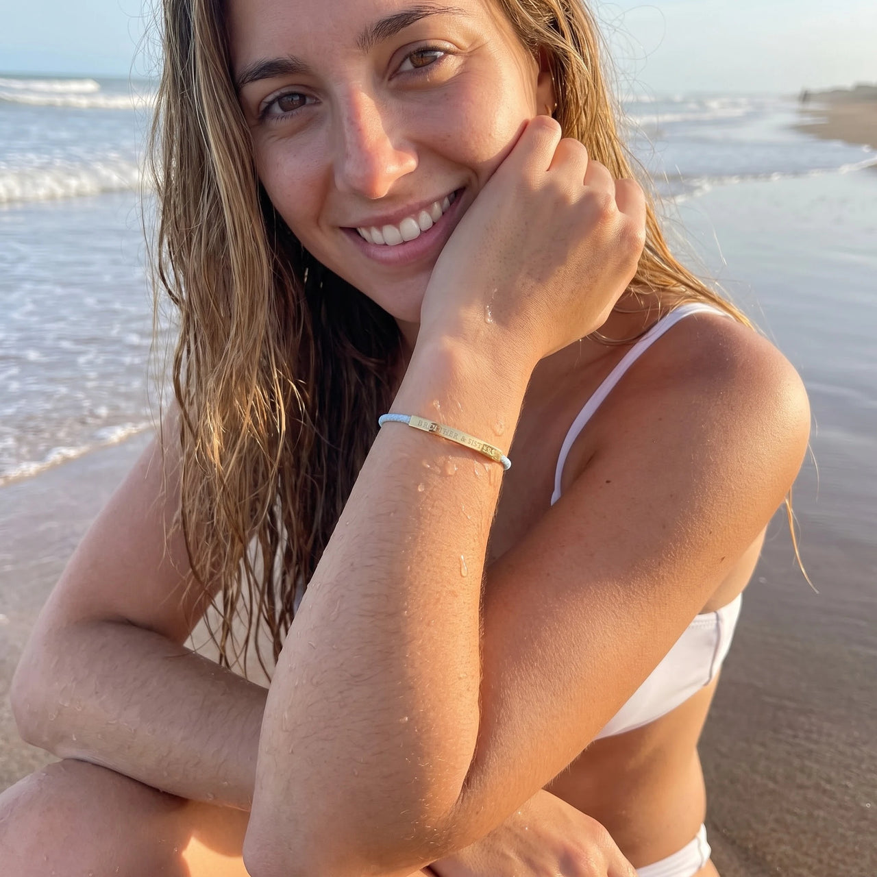 Bracelet bleu — photo portée dans l'eau, waterproof, or | SKU: leciel-g