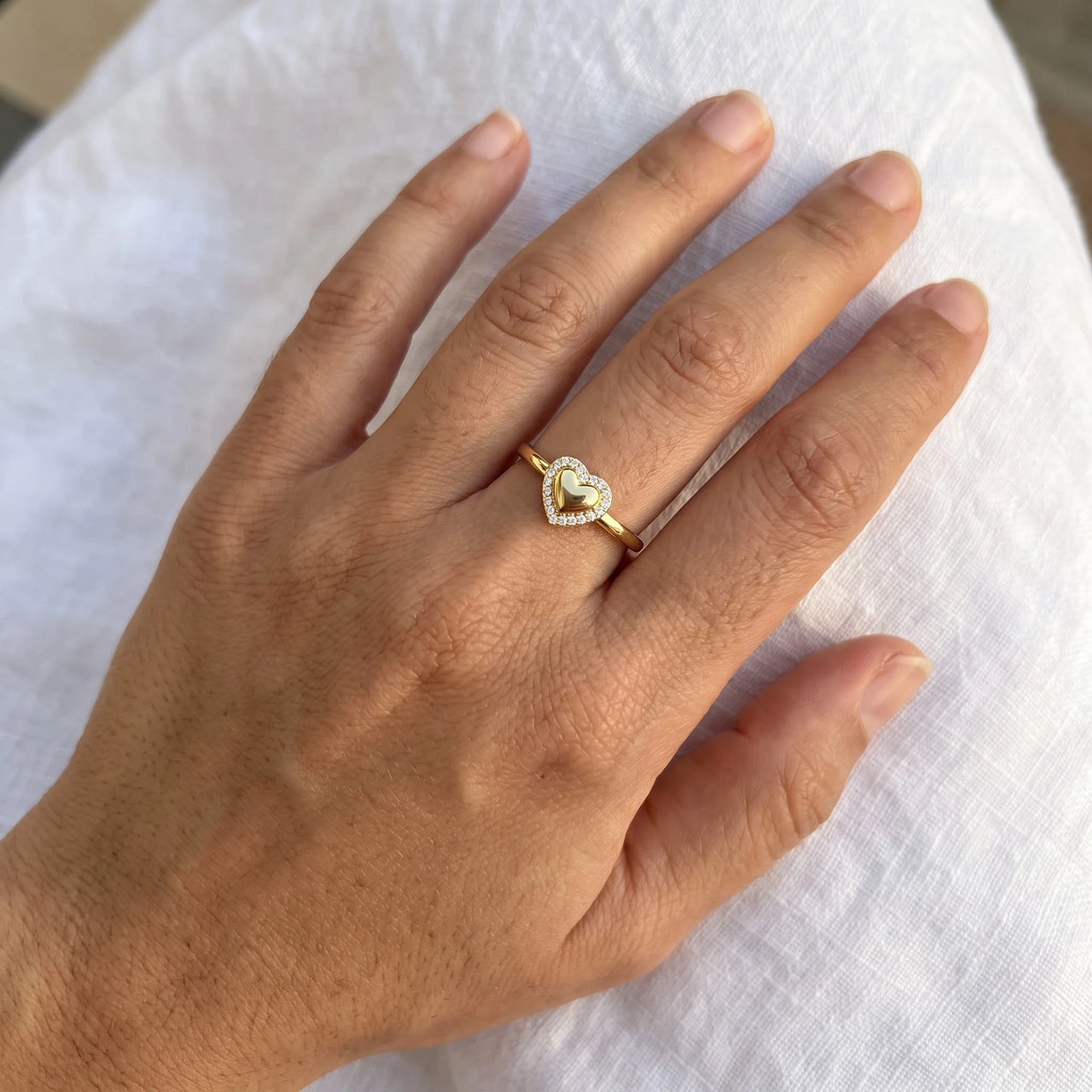 Bague coeur — photo portée, taille réelle, or | SKU: lecoeur