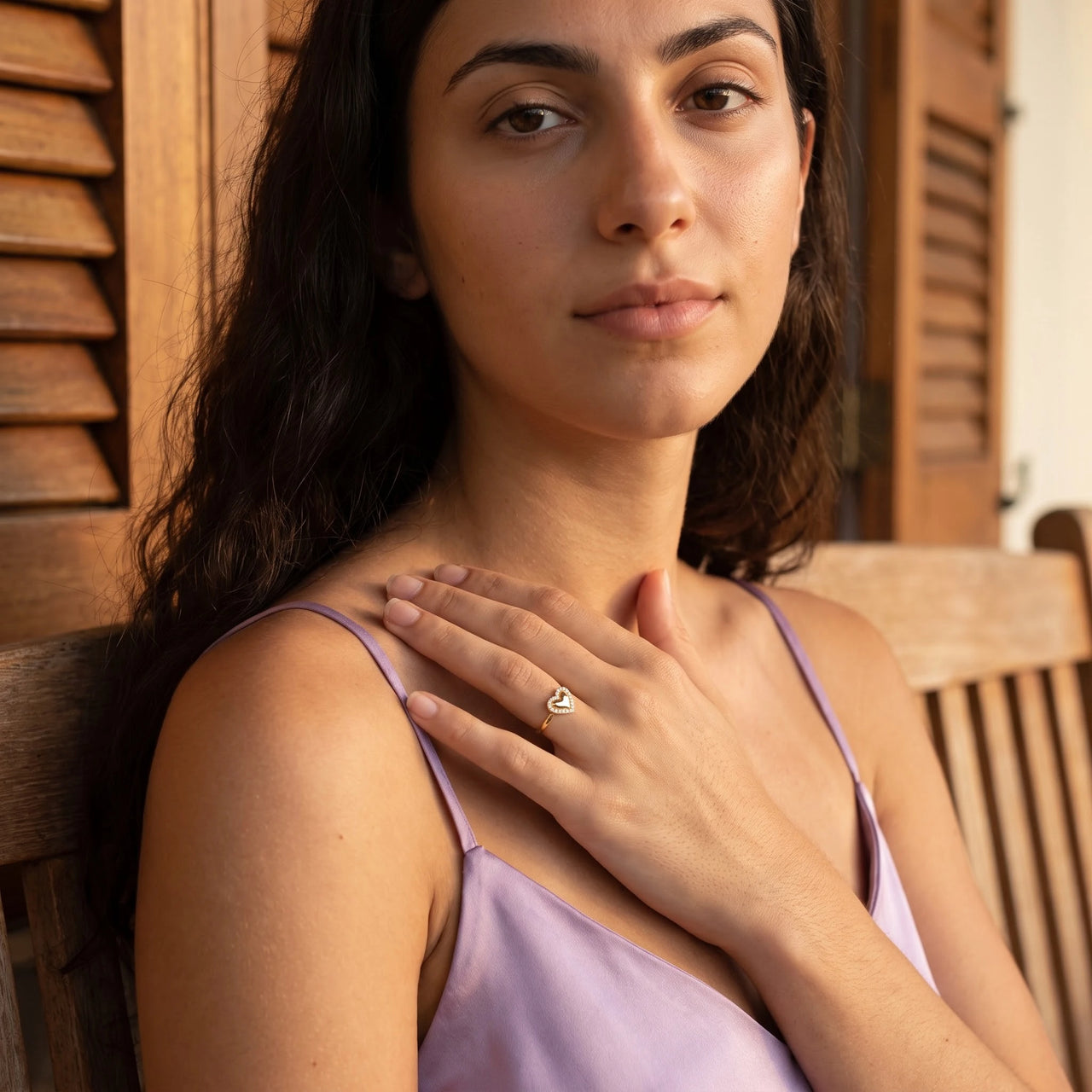 Bague coeur — photo portée, geste du quotidien, or | SKU: lecoeur