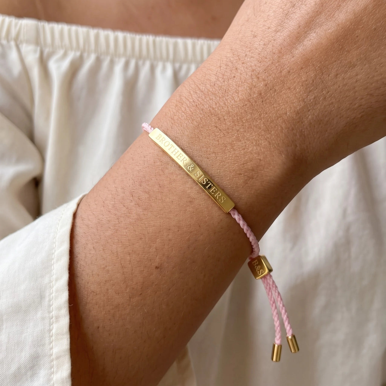 Bracelet cordon femme — gros plan sur les détails, or | SKU: lecorail-g