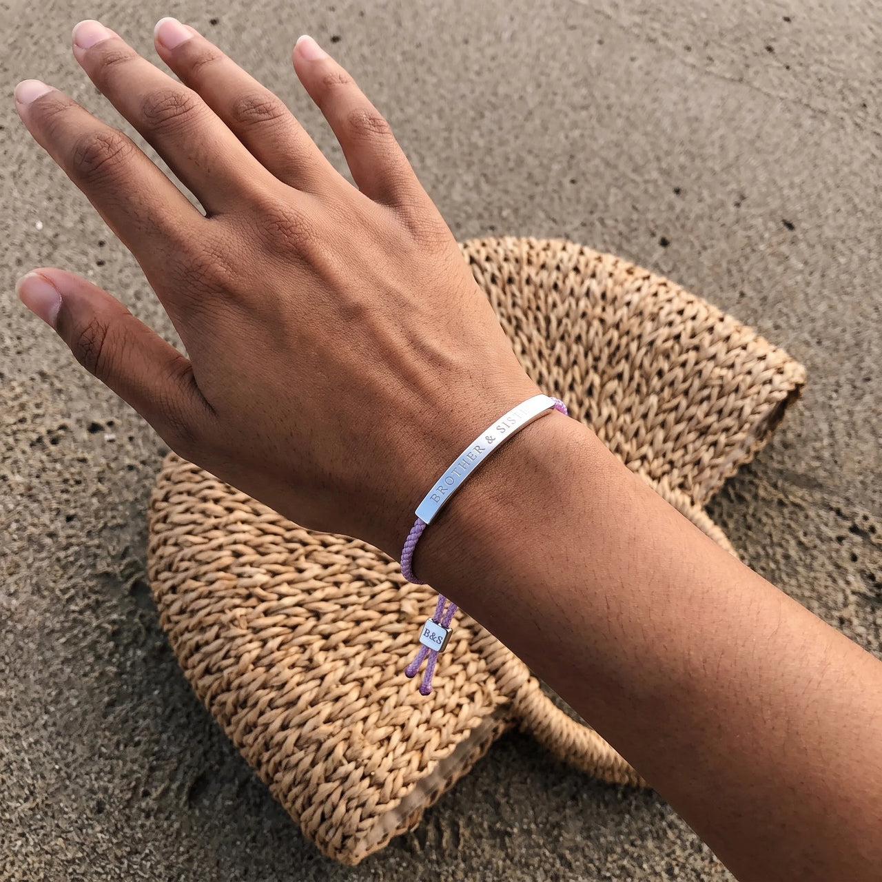 Bracelet cordon femme — photo portée, taille réelle, argent | SKU: lemauve-wg