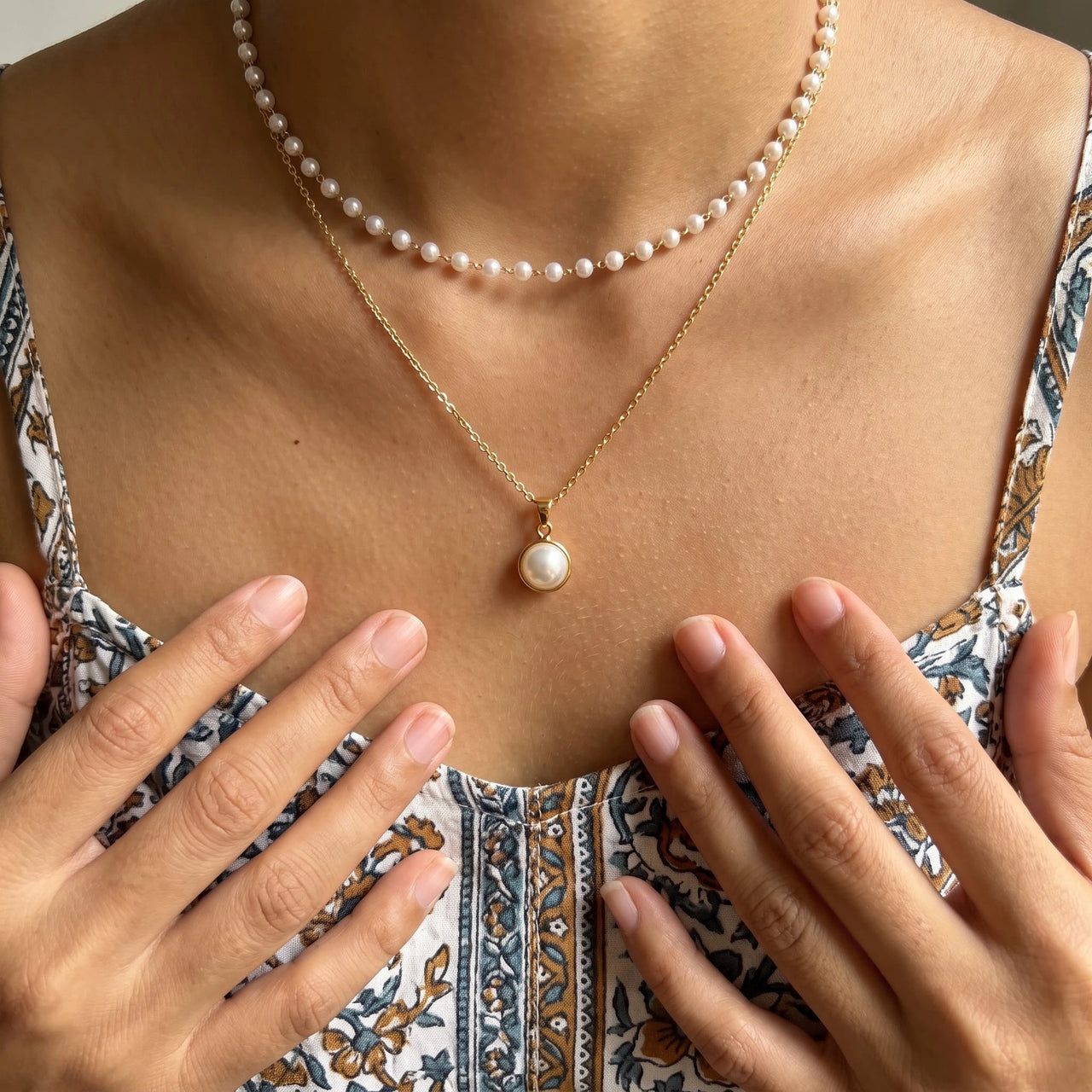 Collier ras de cou perles — photo portée, taille réelle, or | SKU: lepure