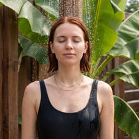 Thumbnail for Collier maille serpent — photo portée sous la douche, waterproof, or | SKU: lesimplenecklace