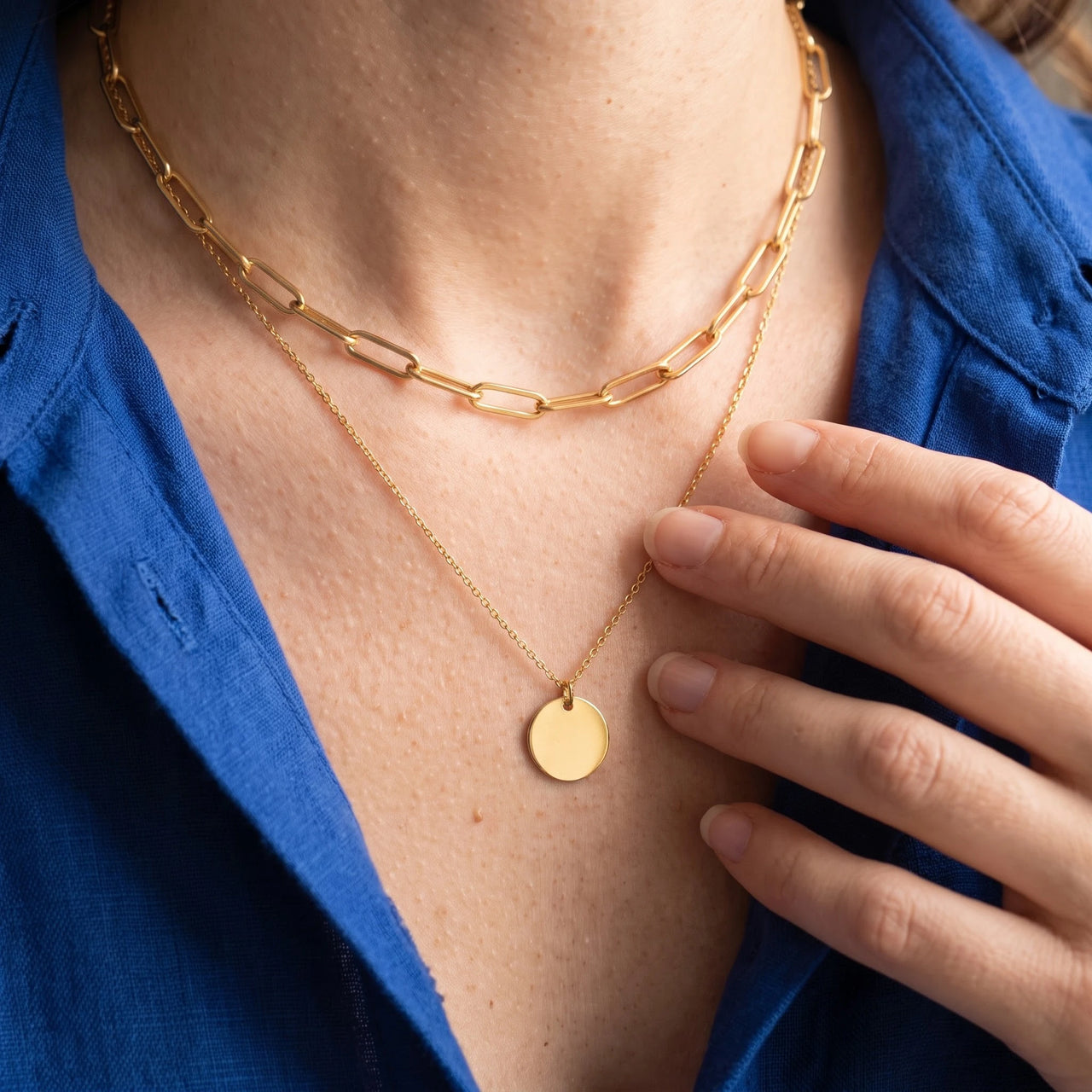 Collier double rang — gros plan sur les détails, or | SKU: le-tendance-g