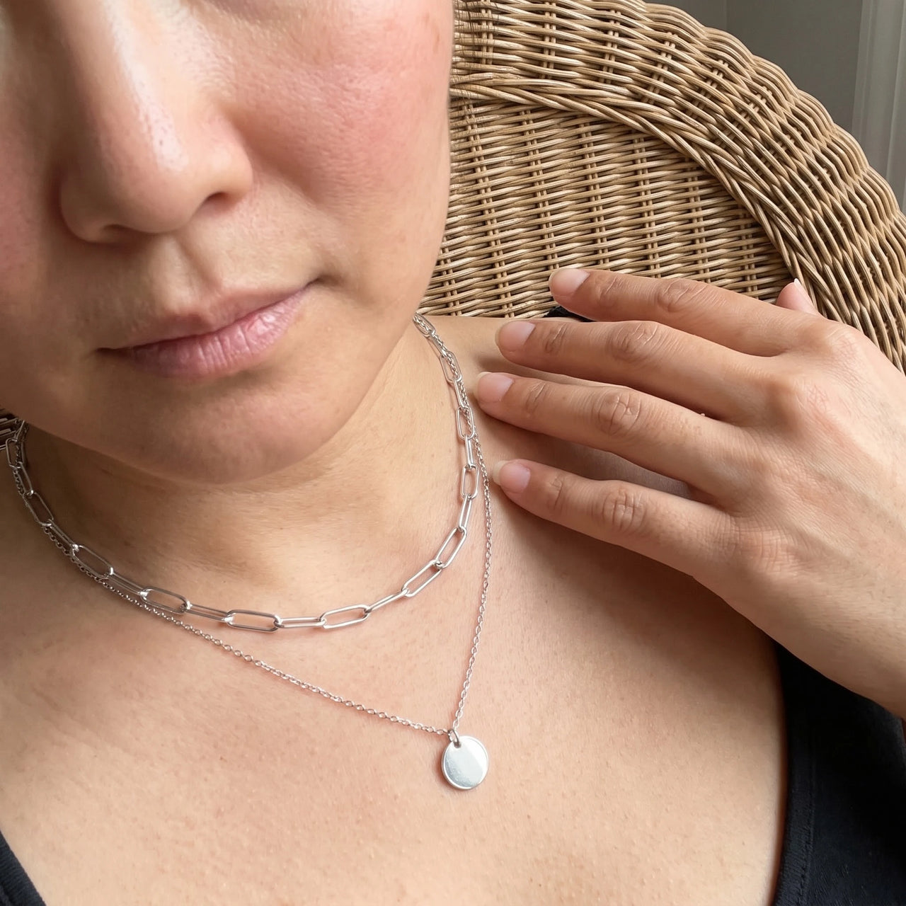 Collier superposé — photo portée, taille réelle, argent | SKU: le-tendance-wg