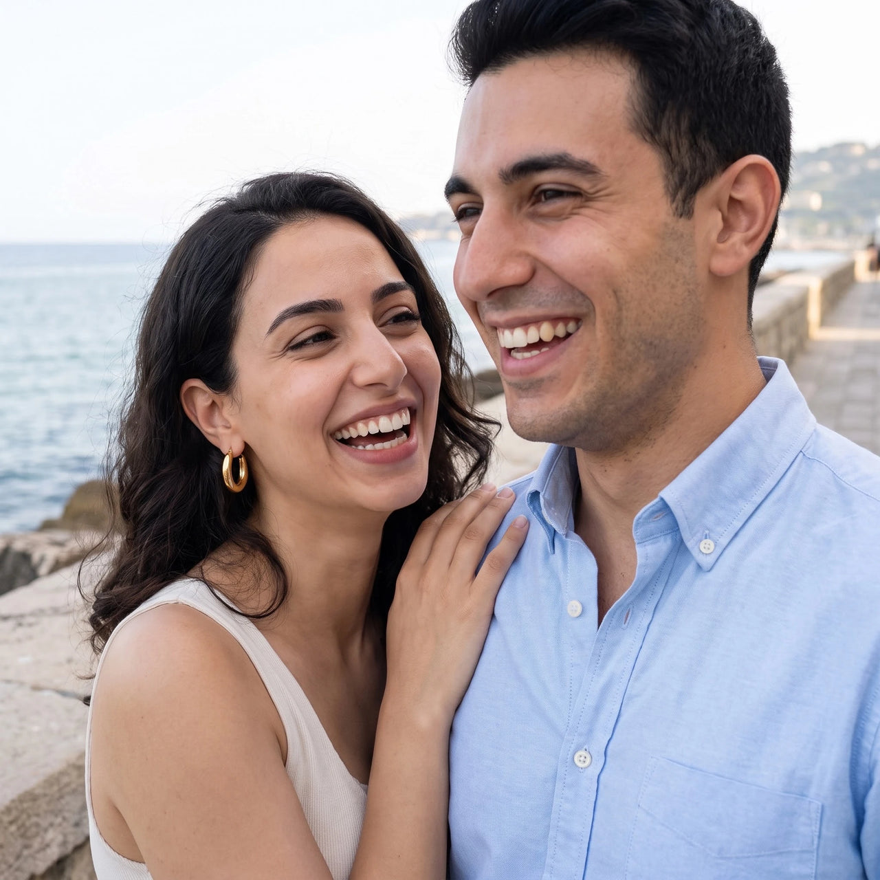 Créoles épaisses — photo en couple, or | SKU: lesbrillantes