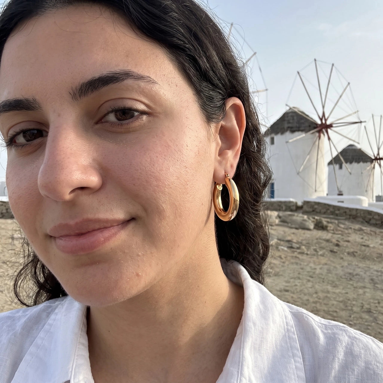 Boucles d'oreilles acier inoxydable — photo portée en escapade, or | SKU: lesbrillantes