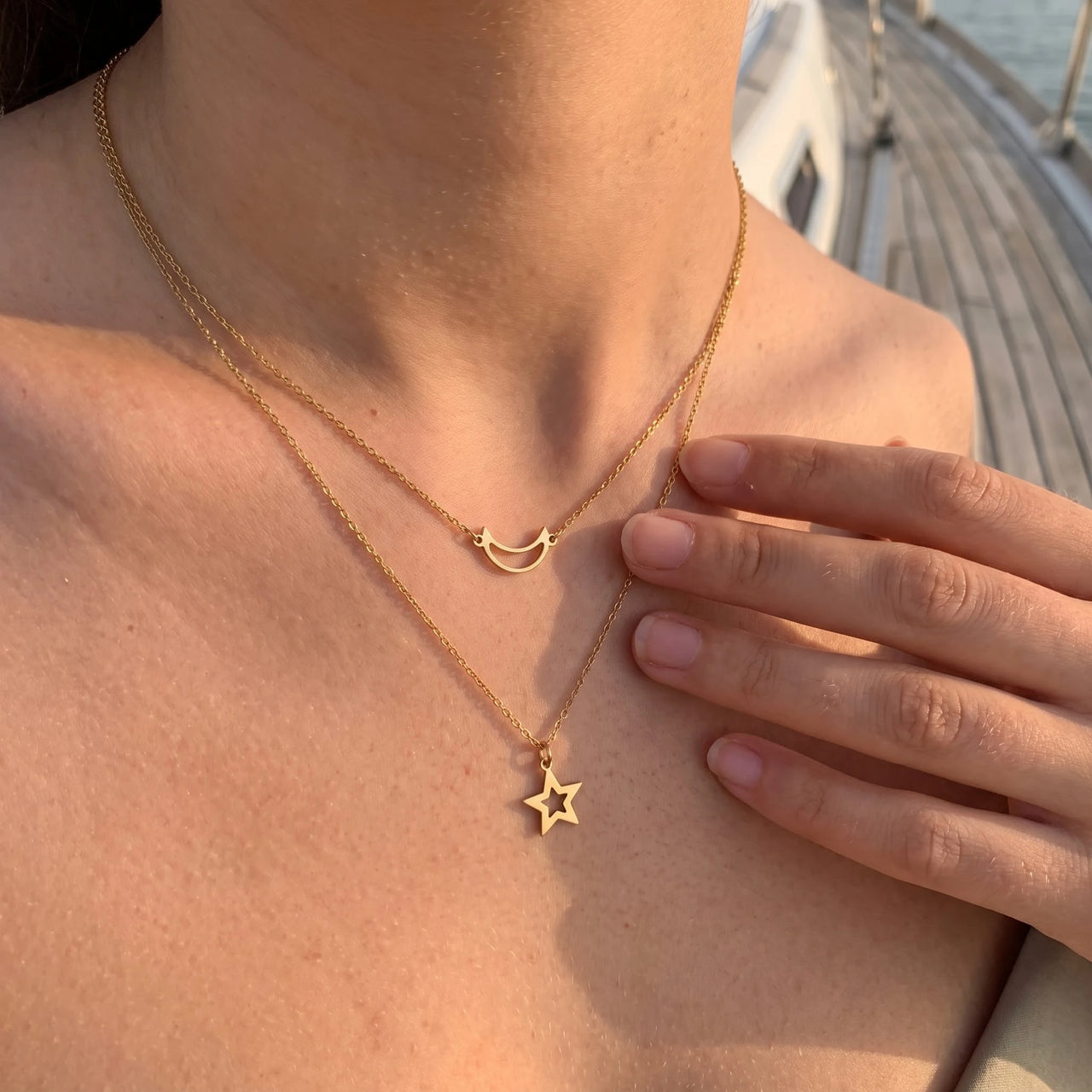 Collier étoile — photo portée, taille réelle, or | SKU: letoile-g