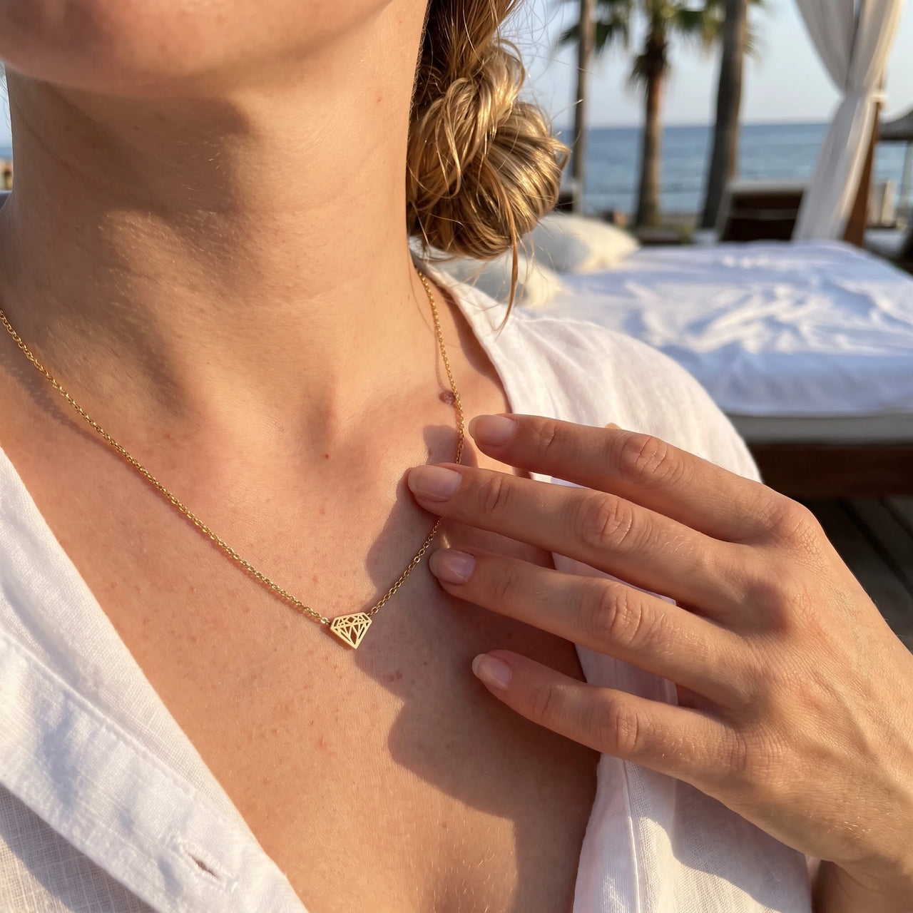 Collier géométrique — photo portée, taille réelle, or | SKU: 12791388-gold