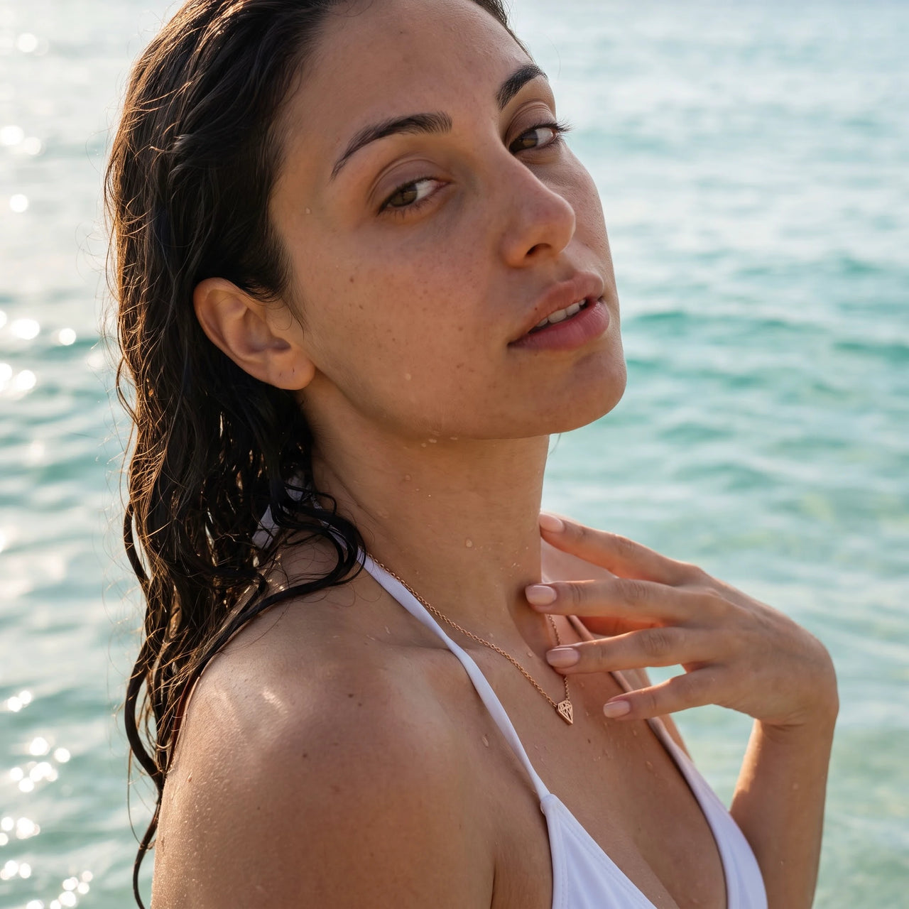 Collier géométrique — photo portée dans l'eau, waterproof, or rose | SKU: 12791388-rose-gold