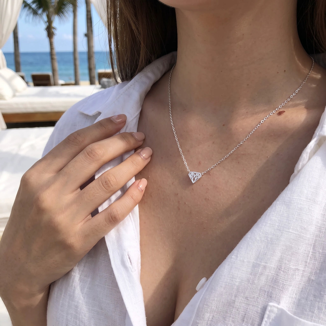 Collier géométrique — photo portée, taille réelle, argent | SKU: 12791388-white-gold