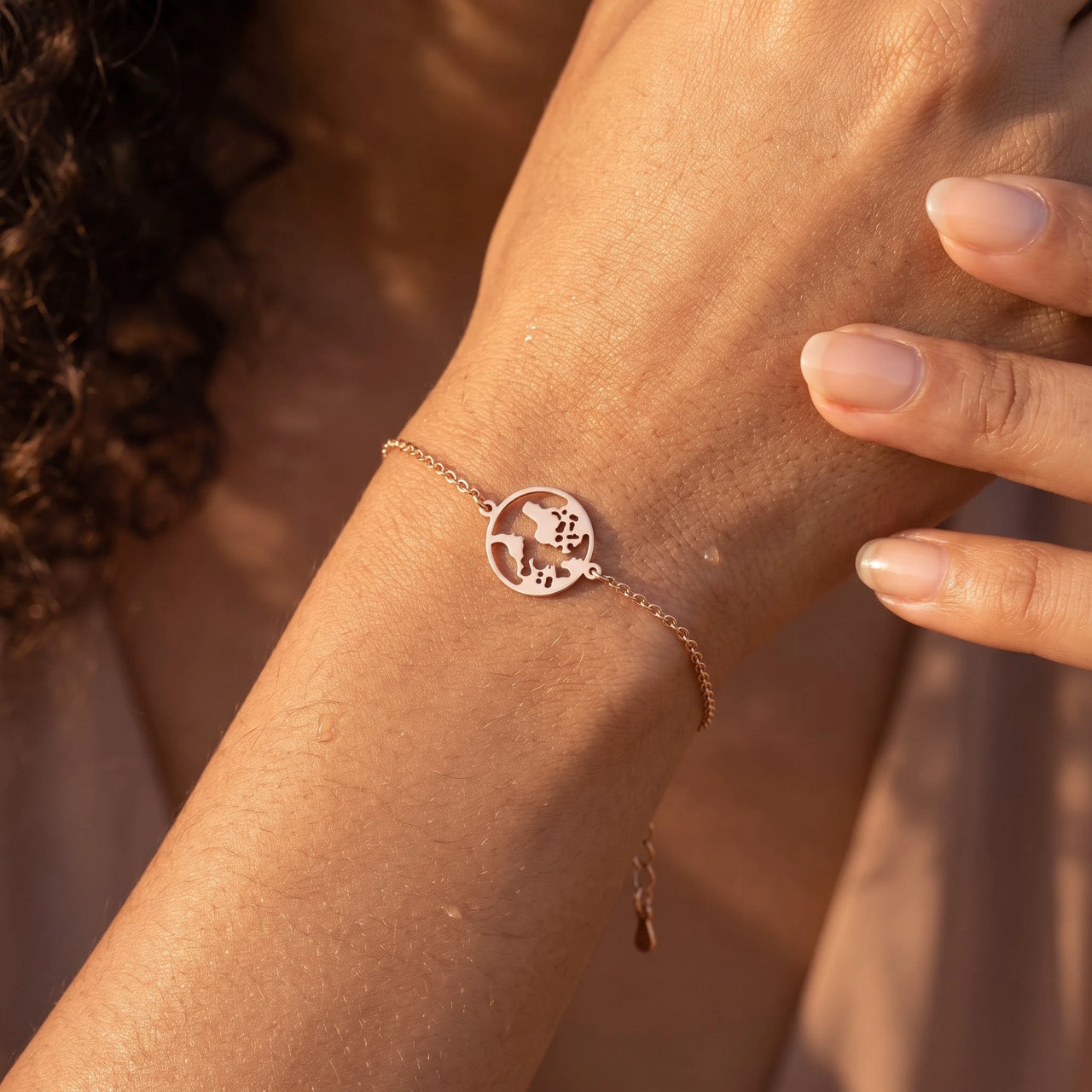 Cadeau voyageur — gros plan sur les détails, or rose | SKU: 22665062-rose-gold