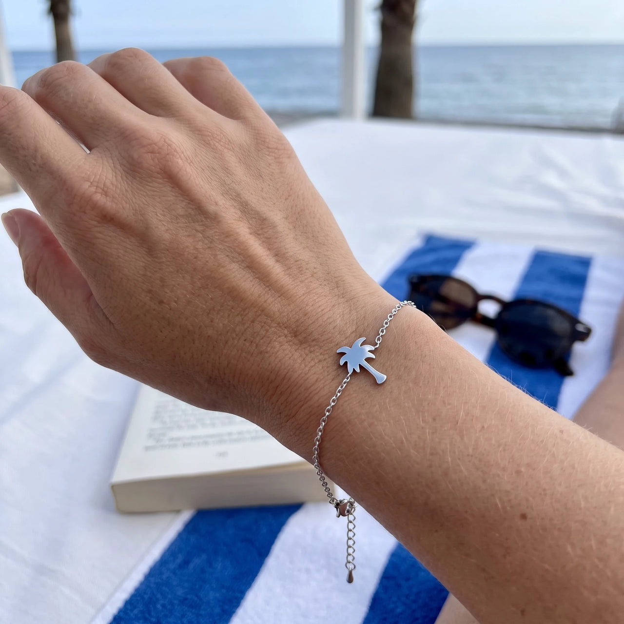 Bracelet palmier — photo portée, taille réelle, argent | SKU: 7819407-silver-plated