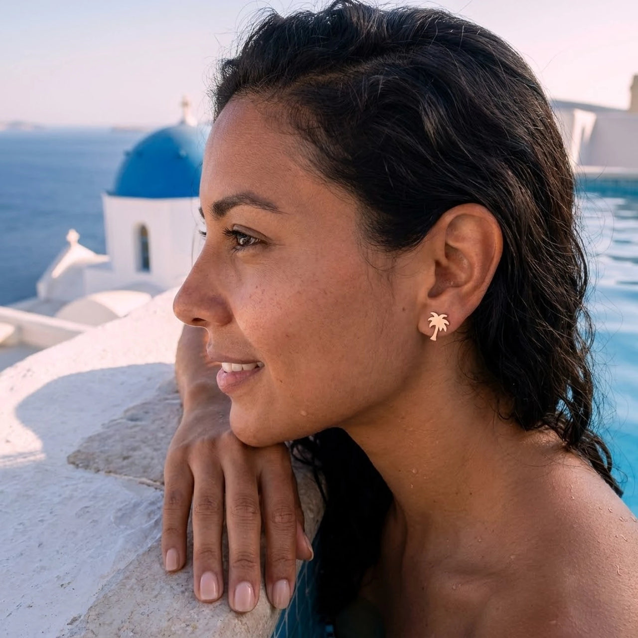 Boucles d'oreilles acier inoxydable — photo portée au bord de l'eau, or rose | SKU: 10287609-rose-gold-color