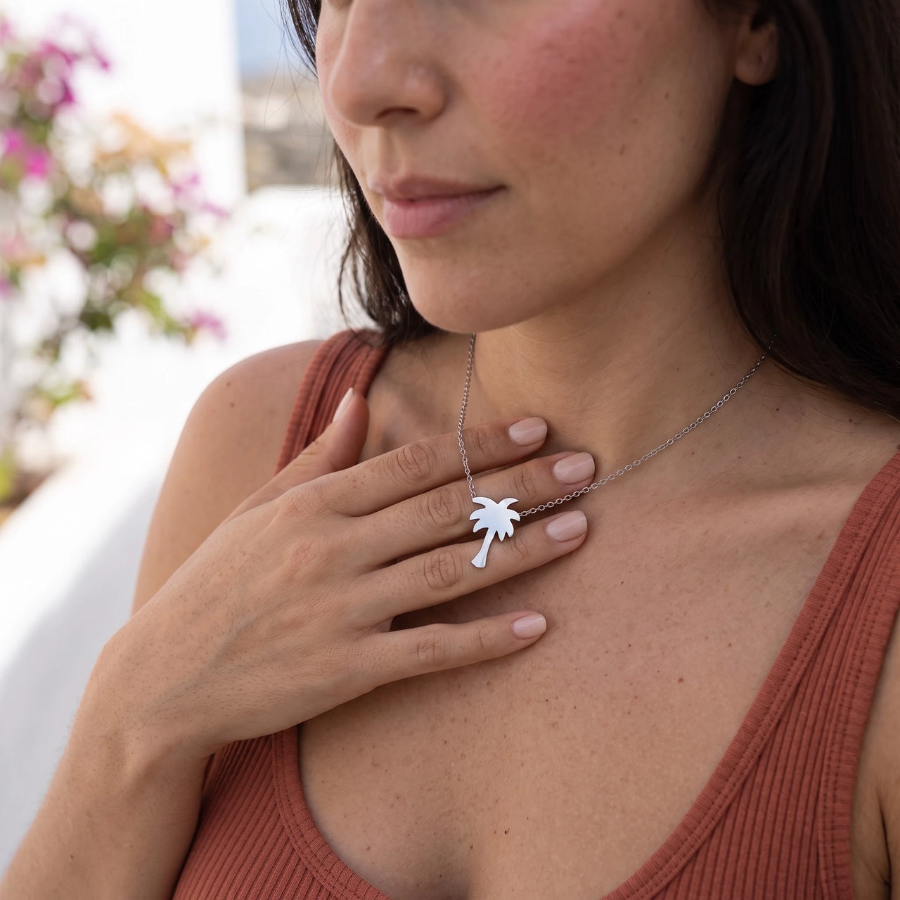 Collier palmier — photo portée, geste du quotidien, argent | SKU: 8732822-silver-plated