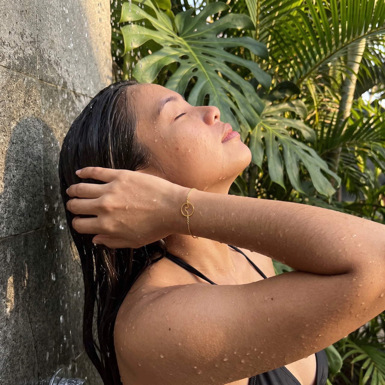 Bracelet mer — photo portée sous la douche, waterproof, or | SKU: 17429078-gold