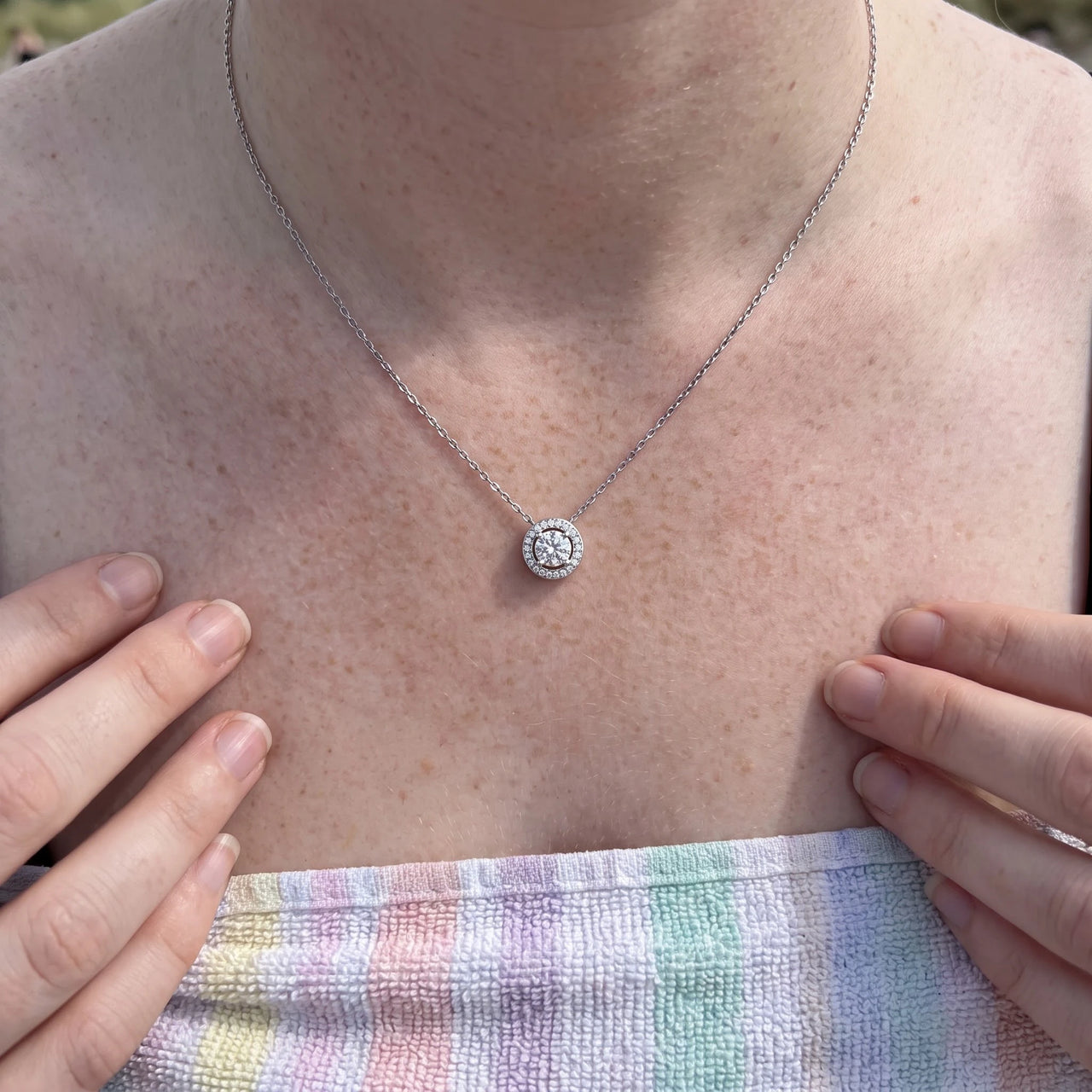 Collier mariage — photo portée, taille réelle, argent | SKU: 33136351