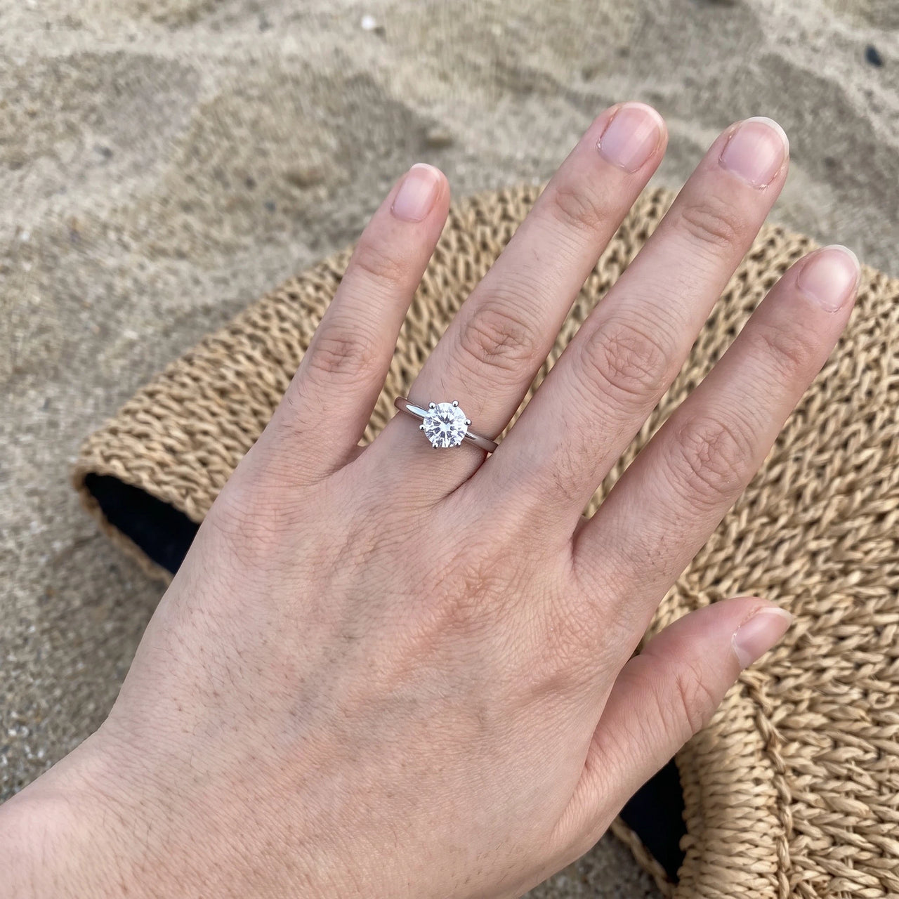 Bague acier inoxydable femme — photo portée, taille réelle, argent | SKU: 33759698-4.5-silver