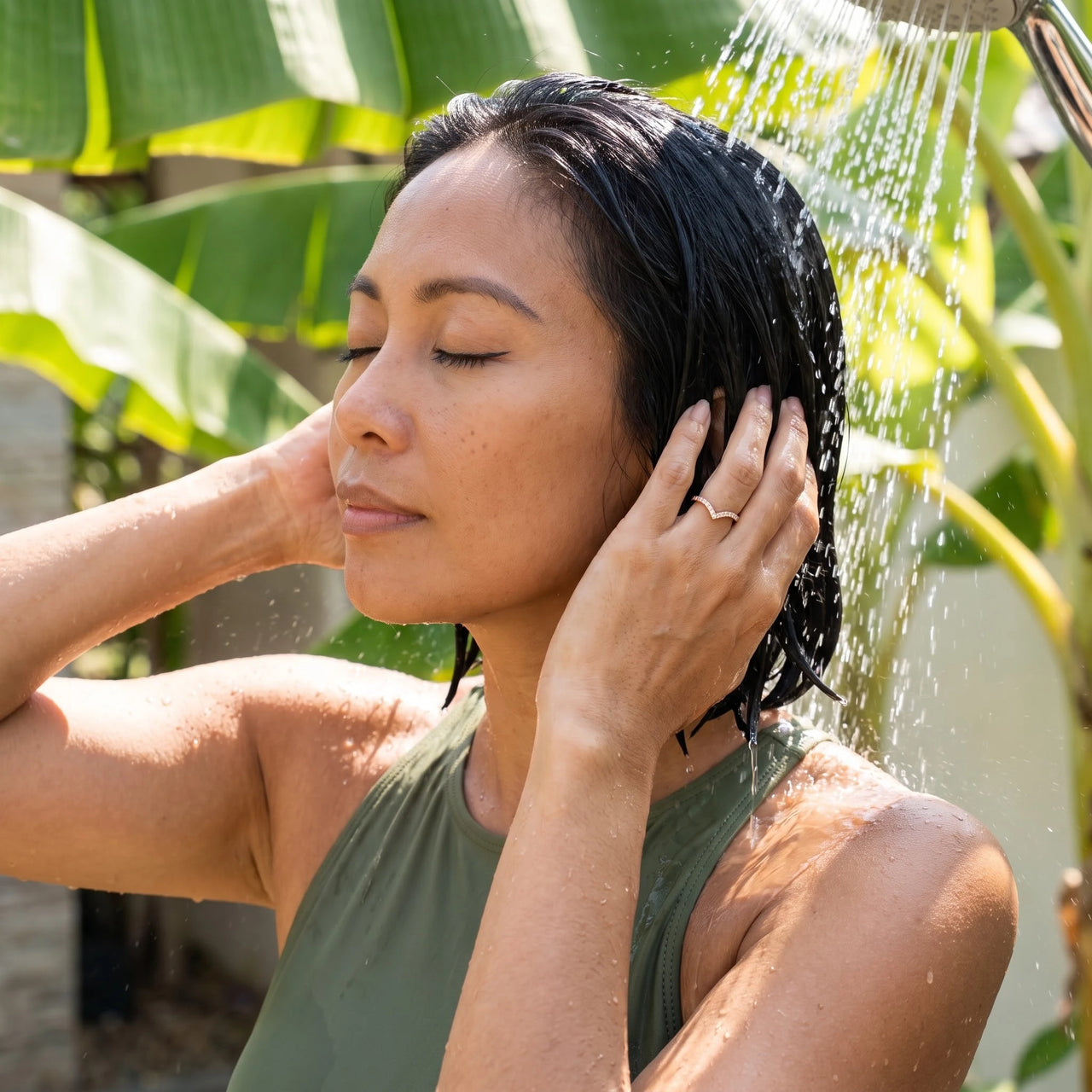 Bague fine — photo portée sous la douche, waterproof, or rose | SKU: 10645547-4.5-rose-gold