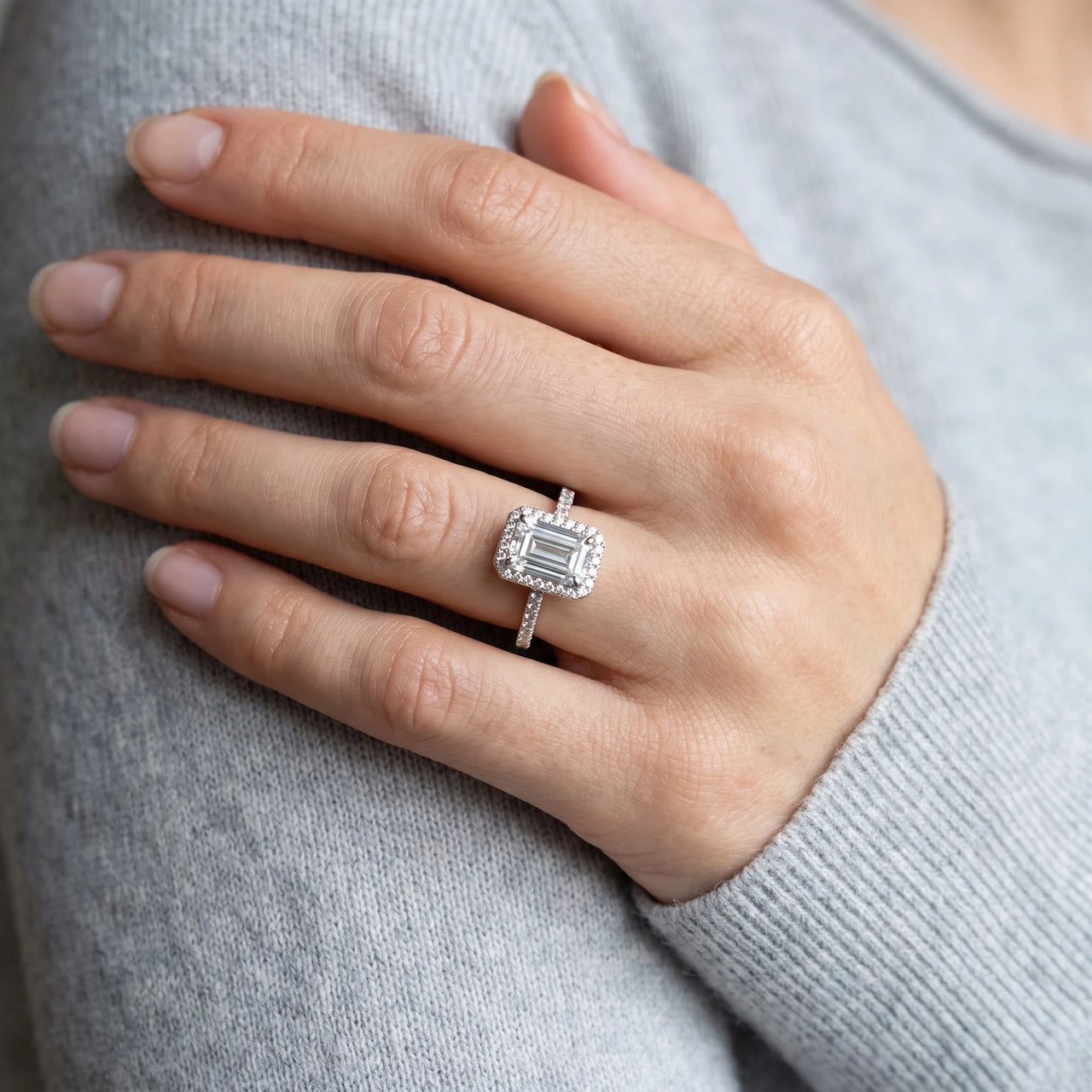 Bague taille émeraude — gros plan sur les détails, argent | SKU: 1969566-4.5-silver