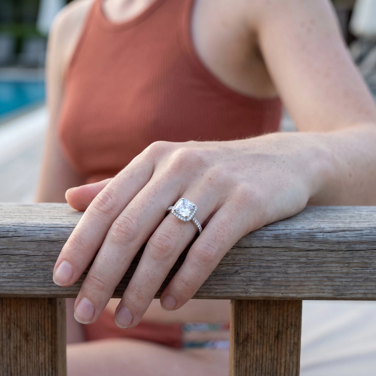 Bague fiançailles argent — photo portée un jour de détente, argent | SKU: 497131-4.5-silver